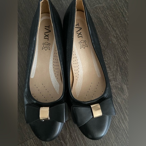 Taxi Shoes - Womens black flats. Brand new. Never worn. Size 6/37